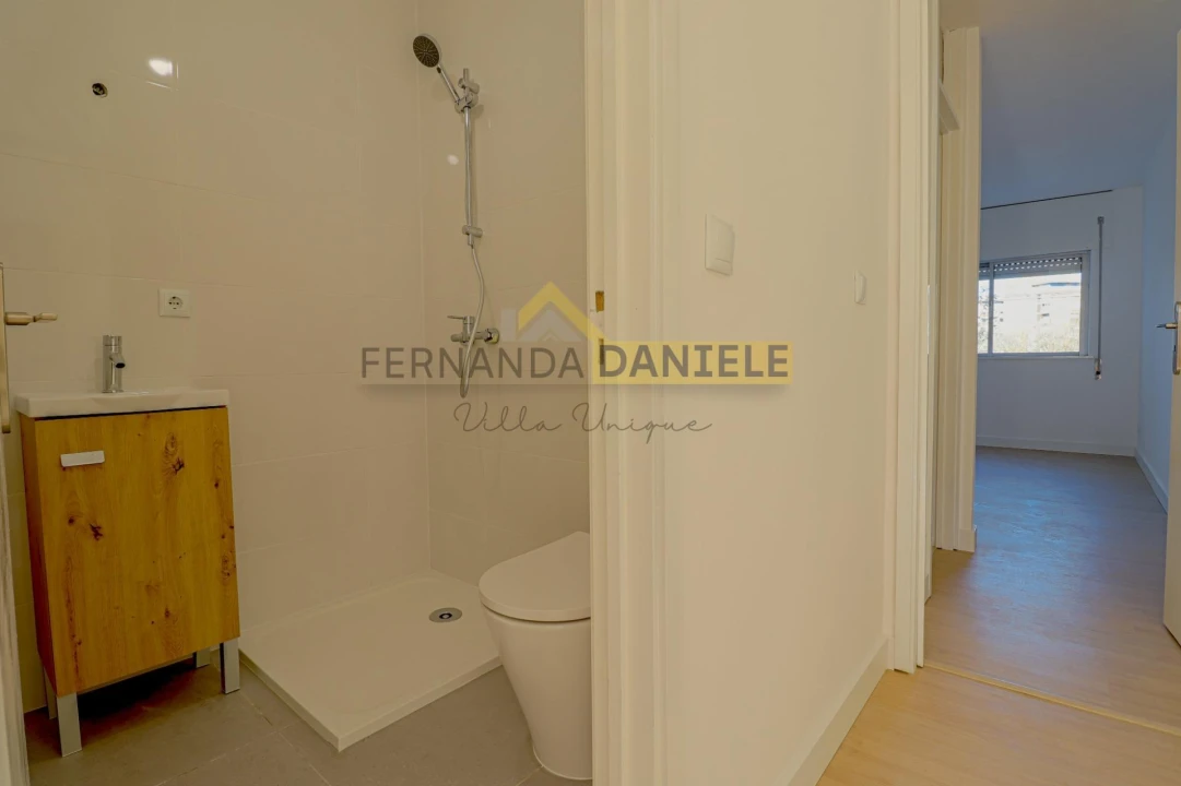 Apartamento T3 para Venda em Lordelo do Ouro e Massarelos Foto 16