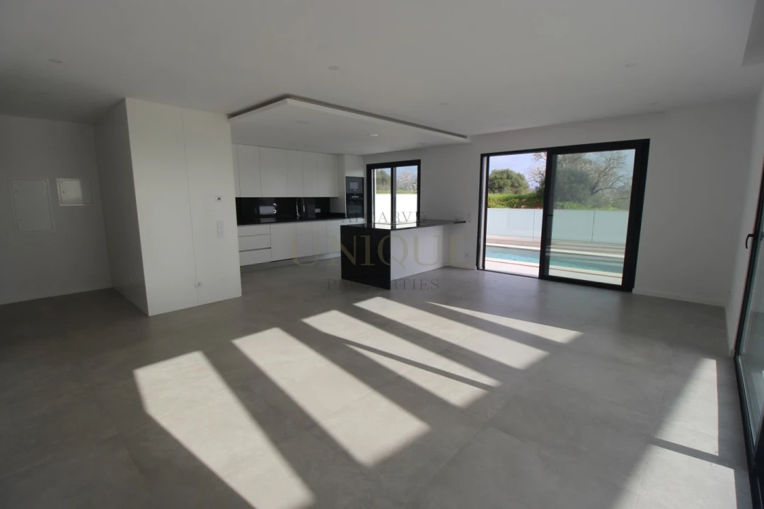 Moradia T4 para Venda em Mexilhoeira Grande Foto 4