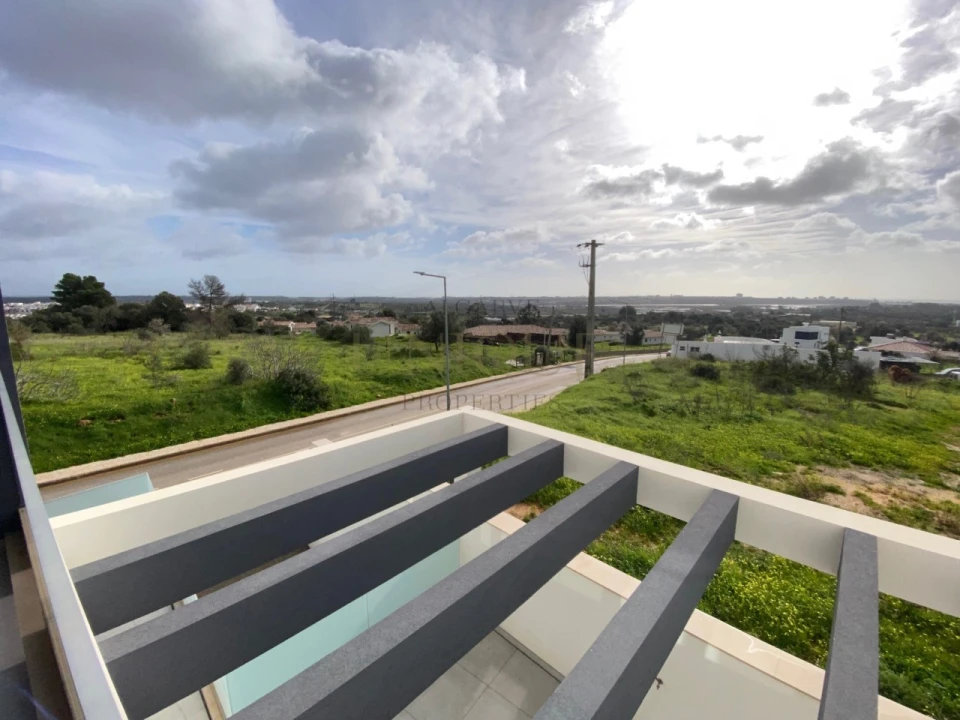 Moradia T4 para Venda em Mexilhoeira Grande Foto 11