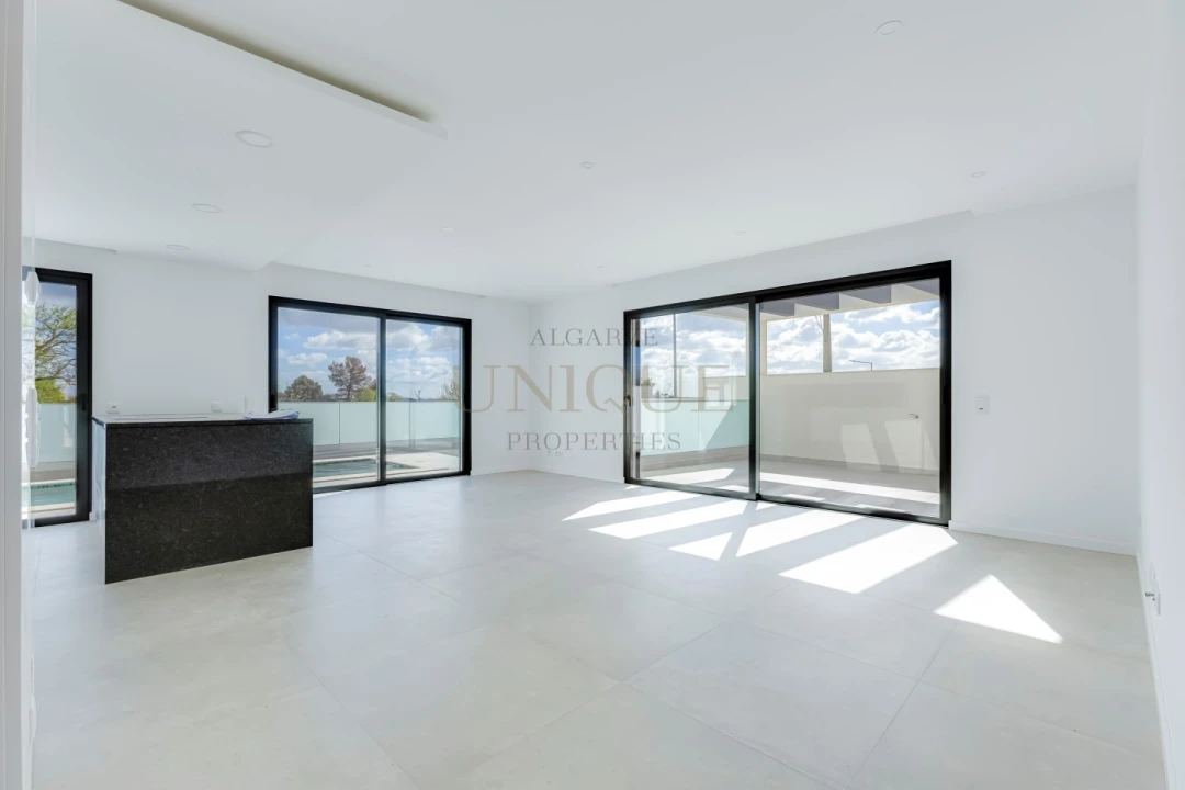 Moradia T4 para Venda em Mexilhoeira Grande Foto 5