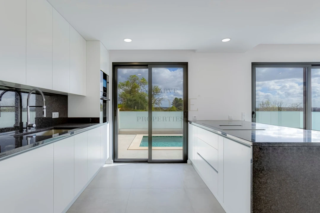 Moradia T4 para Venda em Mexilhoeira Grande Foto 8