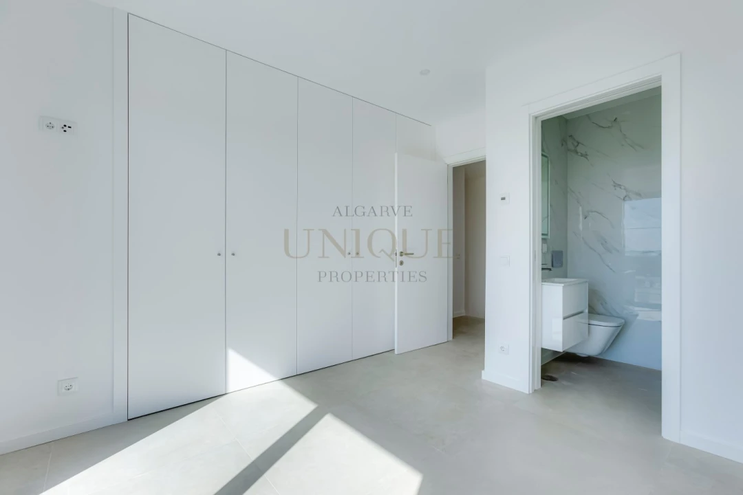 Moradia T4 para Venda em Mexilhoeira Grande Foto 12