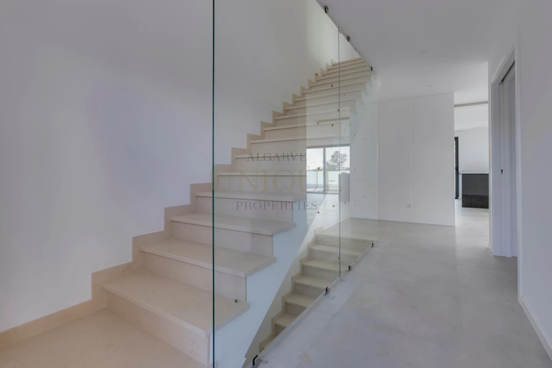 Moradia T4 para Venda em Mexilhoeira Grande Foto 17