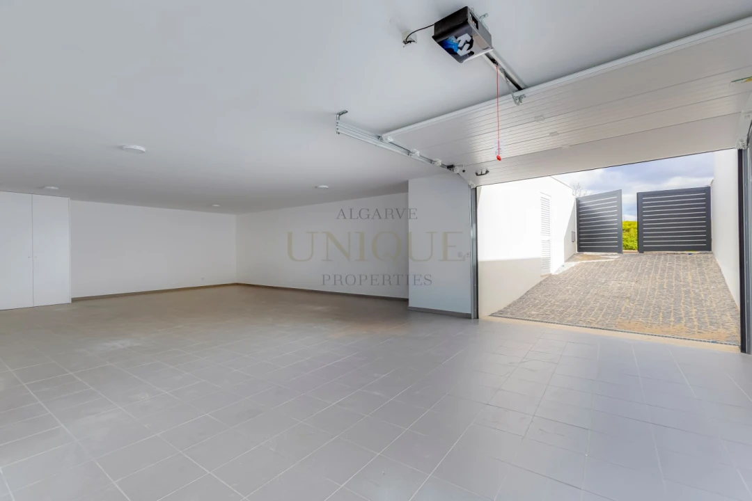 Moradia T4 para Venda em Mexilhoeira Grande Foto 22