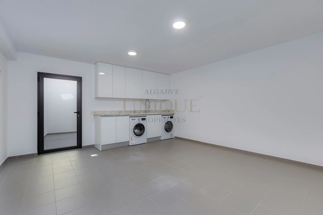 Moradia T4 para Venda em Mexilhoeira Grande Foto 24