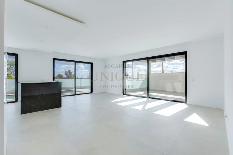 Moradia T4 para Venda em Mexilhoeira Grande Foto 5