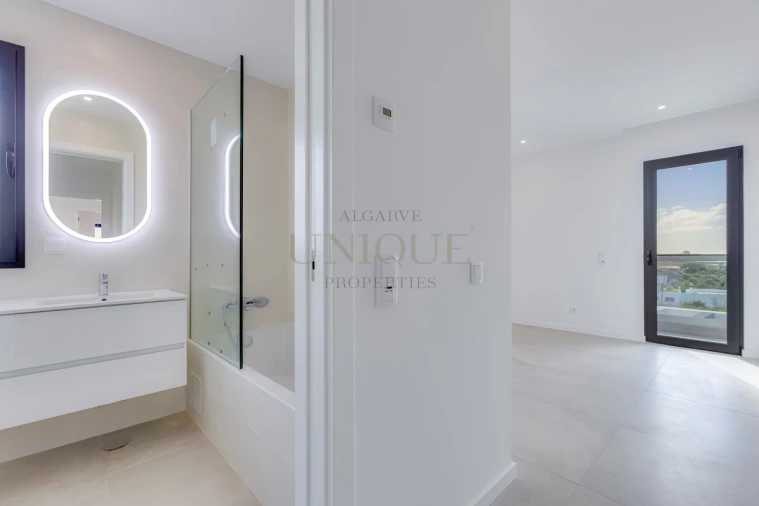 Moradia T4 para Venda em Mexilhoeira Grande Foto 15