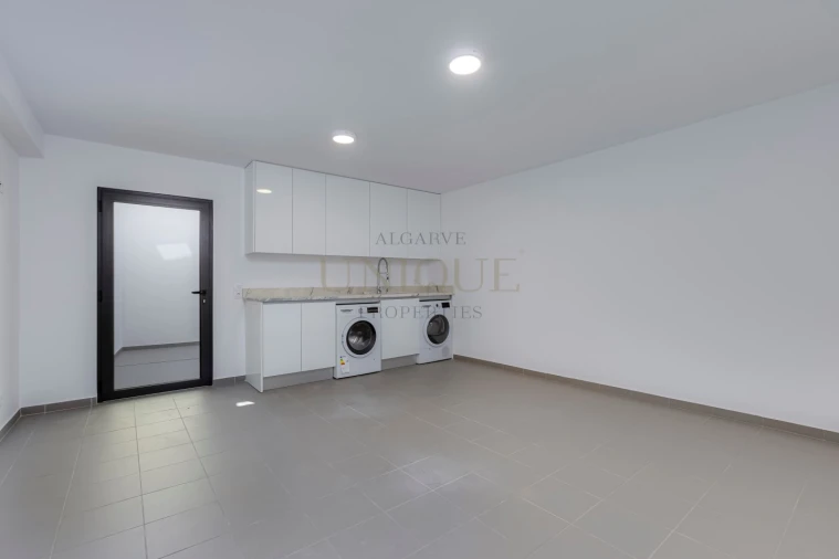 Moradia T4 para Venda em Mexilhoeira Grande Foto 24