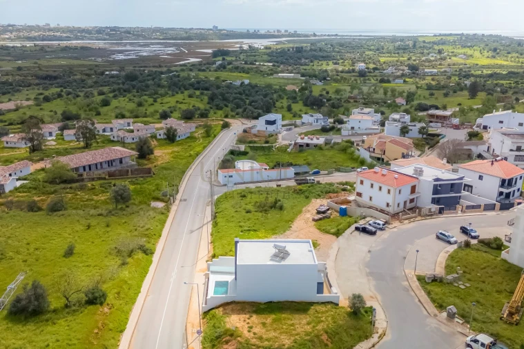 Moradia T4 para Venda em Mexilhoeira Grande Foto 28