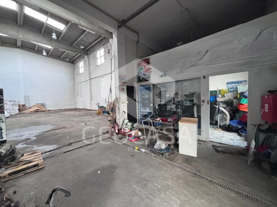 Armazém para Venda em Rio de Mouro Foto 4