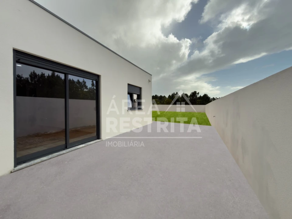 Moradia T3 para Venda em Fernao Ferro Foto 1