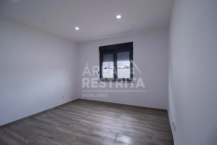 Moradia T3 para Venda em Fernao Ferro Foto 14