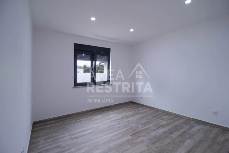 Moradia T3 para Venda em Fernao Ferro Foto 20