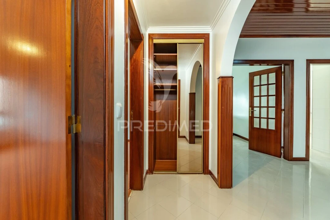 Apartamento T4 para Venda em Águas Livres Foto 15