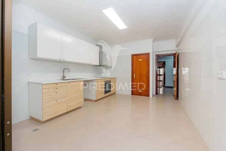 Apartamento T4 para Venda em Águas Livres Foto 8