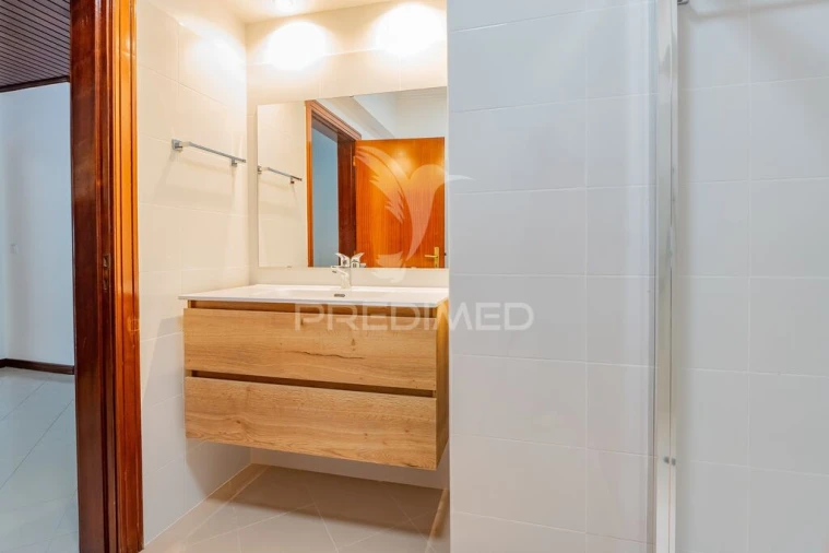 Apartamento T4 para Venda em Águas Livres Foto 17