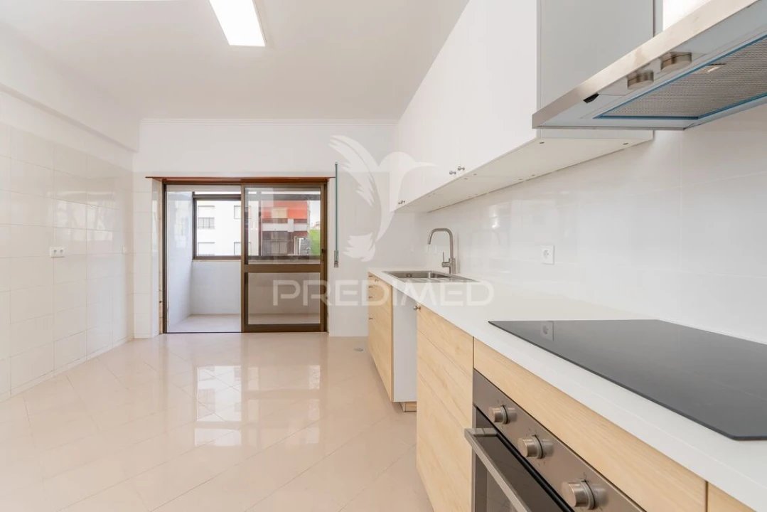 Apartamento T4 para Venda em Águas Livres Foto 7