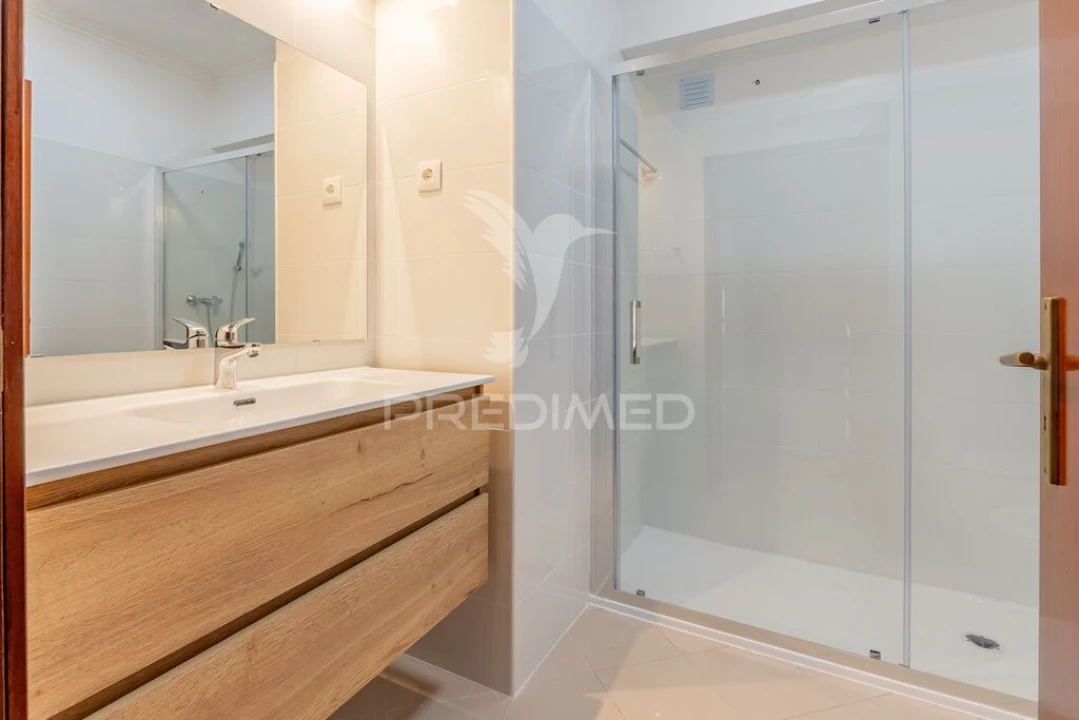 Apartamento T4 para Venda em Águas Livres Foto 16