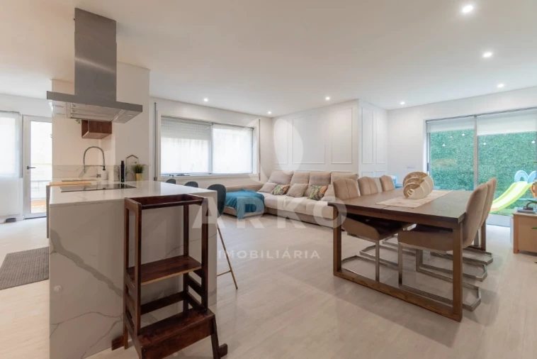 Apartamento T2 para Venda em Fânzeres e São Pedro da Cova Foto 3