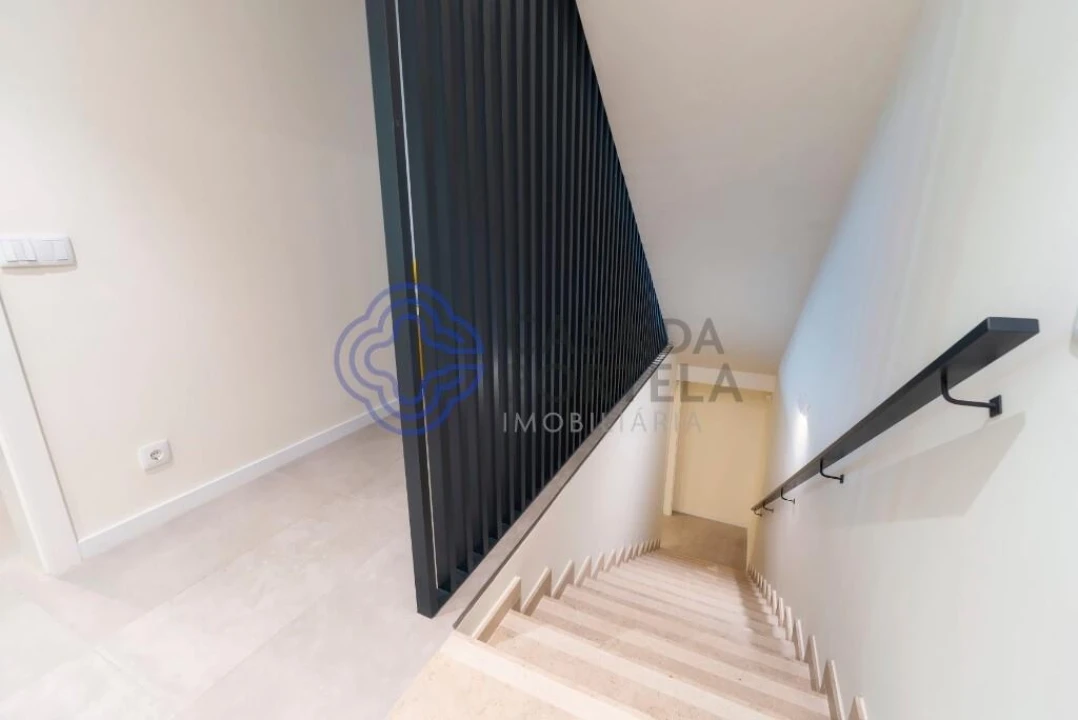 Moradia T4 para Venda em Montenegro Foto 31