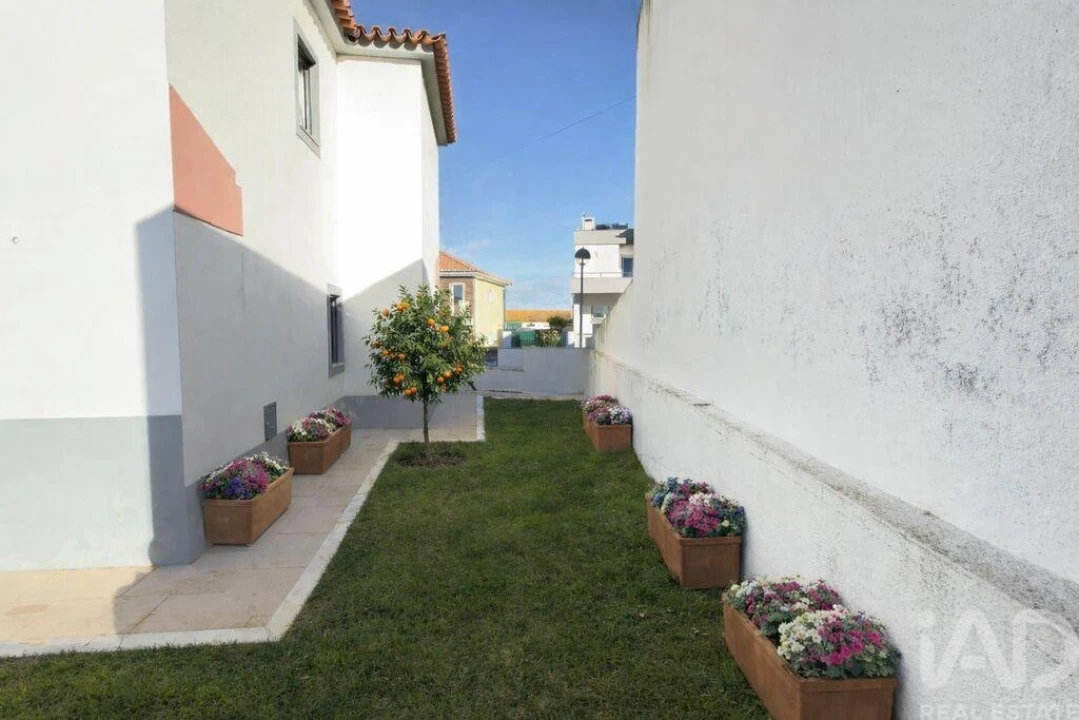 Moradia T4 para Venda em Santo Isidoro Foto 5