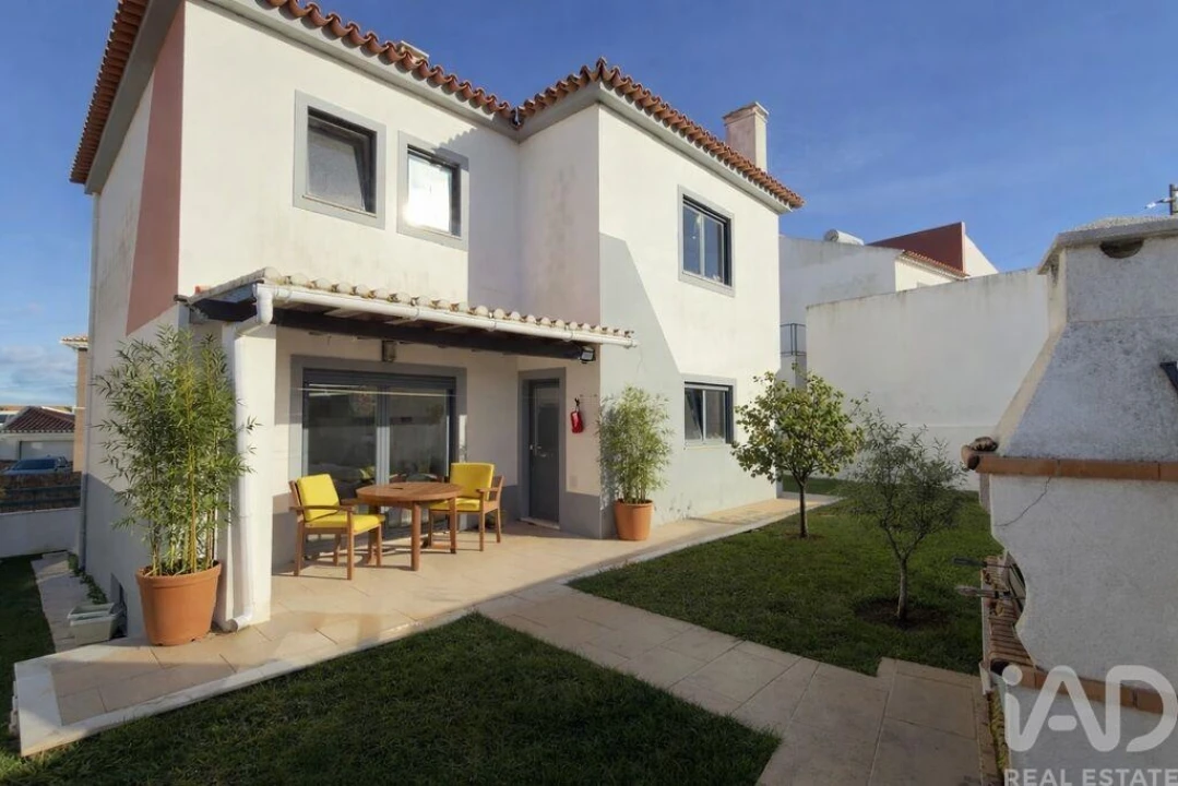 Moradia T4 para Venda em Santo Isidoro Foto 2