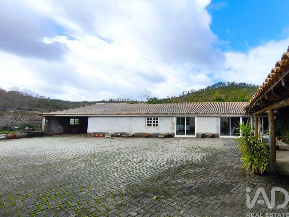 Moradia T3 para Venda em Lamas Foto 31