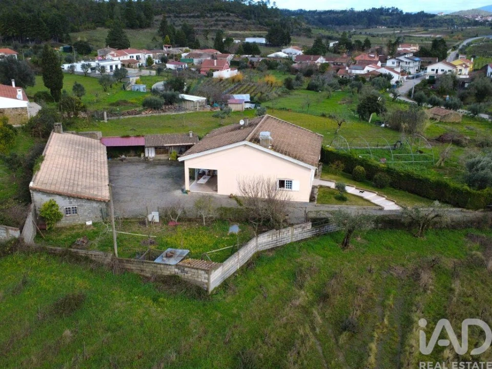 Moradia T3 para Venda em Lamas Foto 38