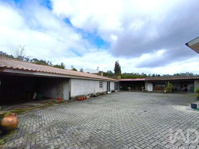 Moradia T3 para Venda em Lamas Foto 30