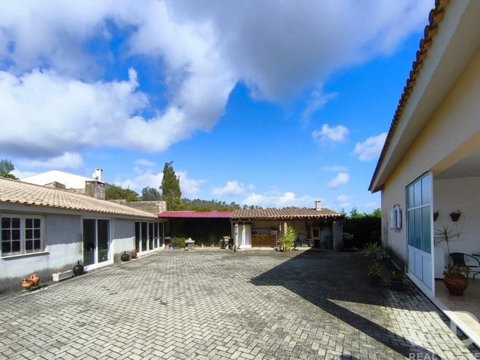 Moradia T3 para Venda em Lamas Foto 32