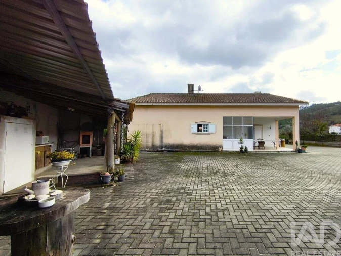 Moradia T3 para Venda em Lamas Foto 28