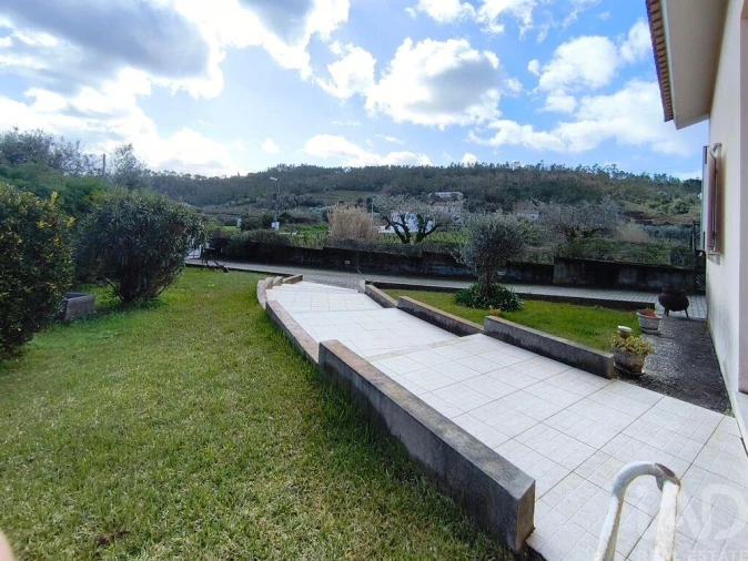 Moradia T3 para Venda em Lamas Foto 5