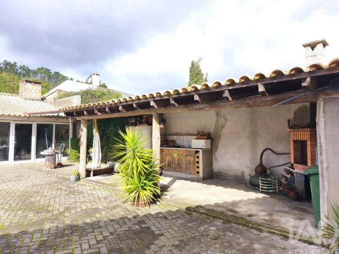 Moradia T3 para Venda em Lamas Foto 23