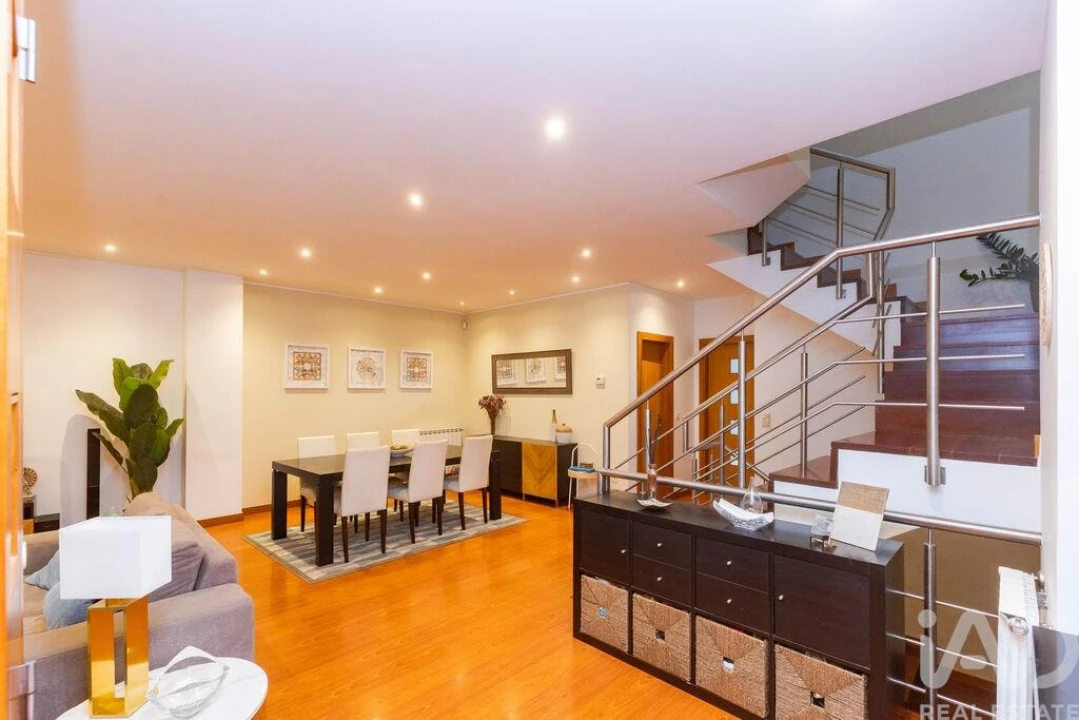 Moradia T4 para Venda em Alfena Foto 5