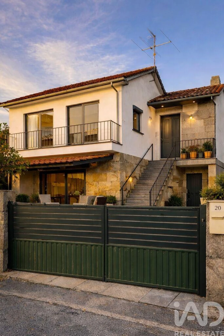 Moradia T2 para Venda em Covas e Vila Nova de Oliveirinha Foto 1