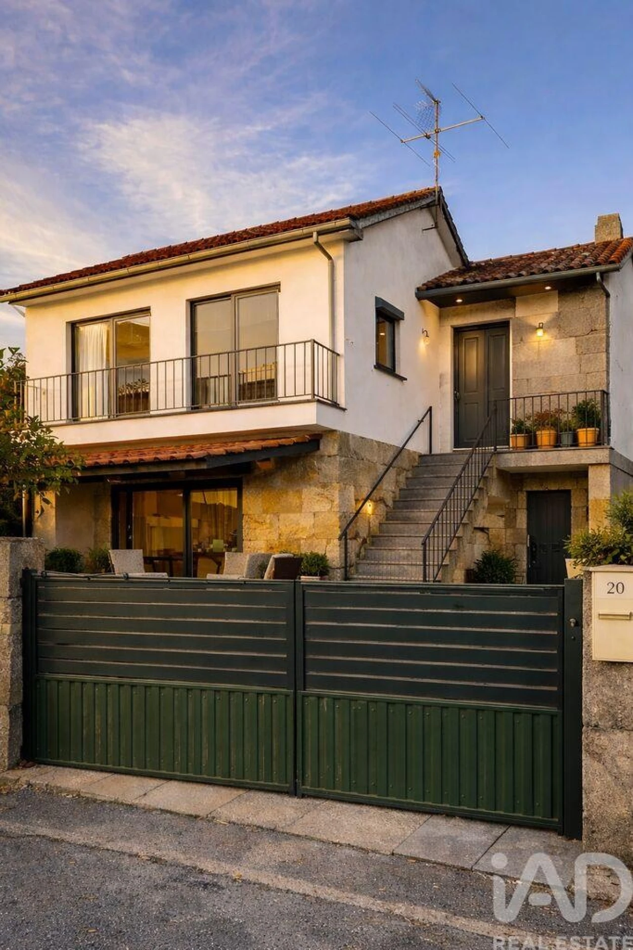 Moradia T2 para Venda em Covas e Vila Nova de Oliveirinha Foto 1