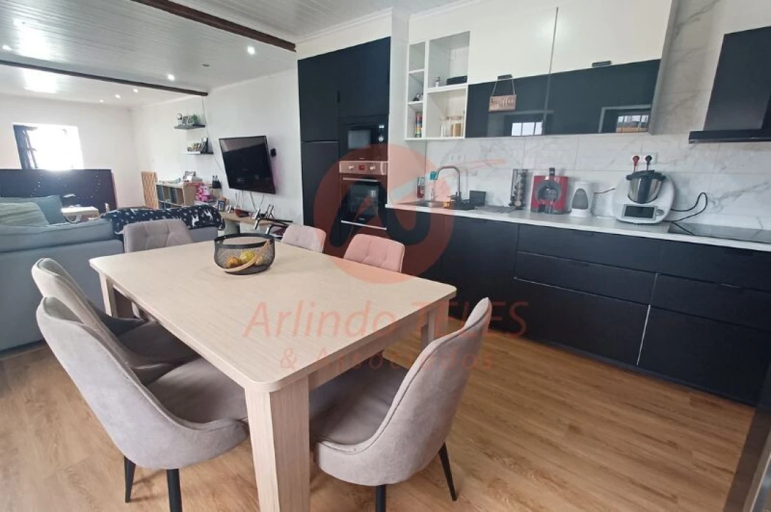 Moradia T2 para Venda em Santo Amaro Foto 4