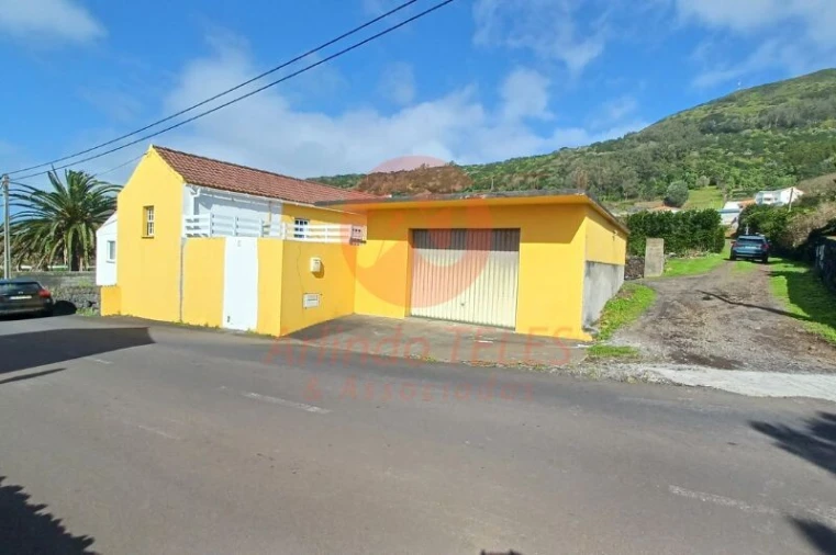 Moradia T2 para Venda em Santo Amaro Foto 1