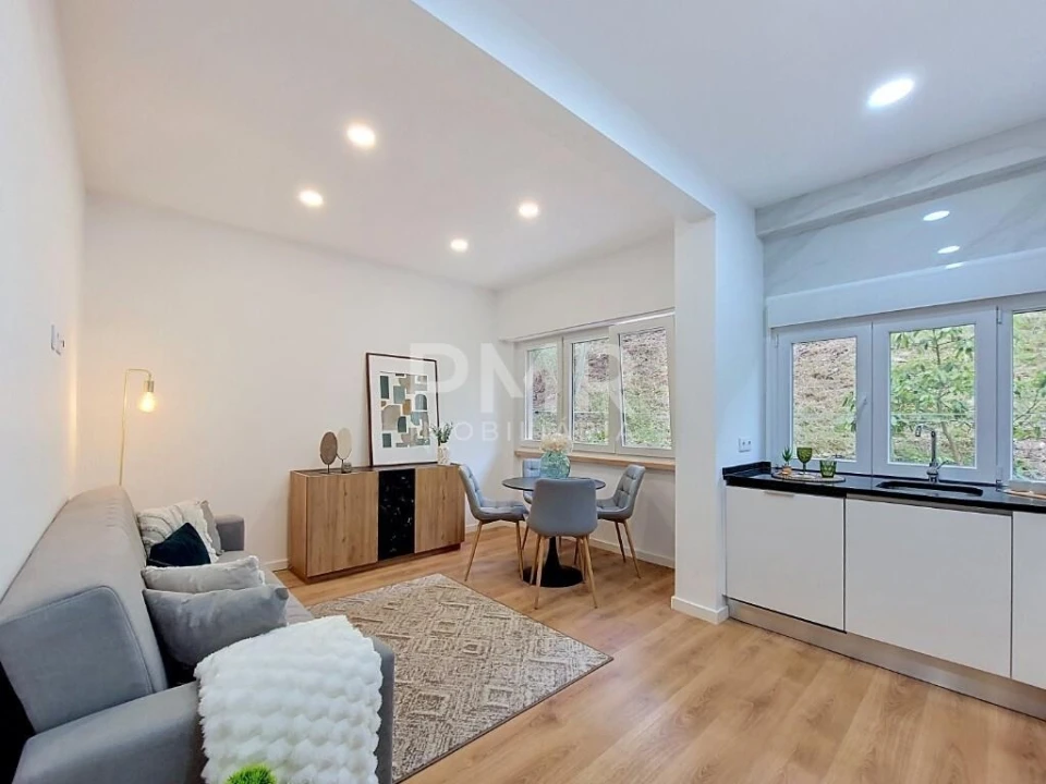 Apartamento T2 para Venda em Benfica Foto 1