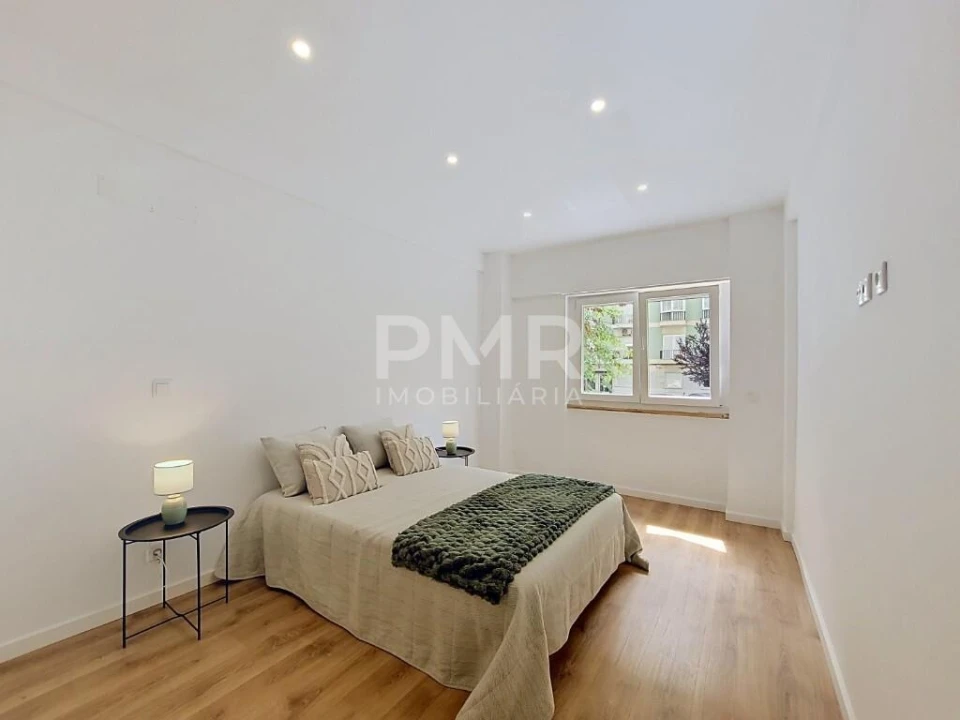 Apartamento T2 para Venda em Benfica Foto 4
