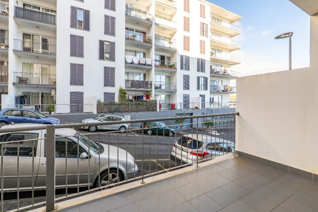 Apartamento T2 para Venda em Caniço Foto 11