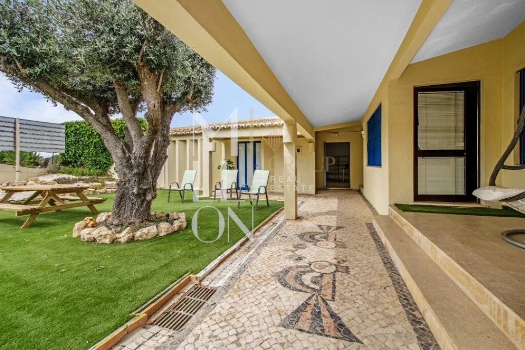 Prédio para Venda em Alvor Foto 8