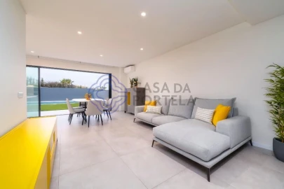 Moradia T4 para Venda em Montenegro