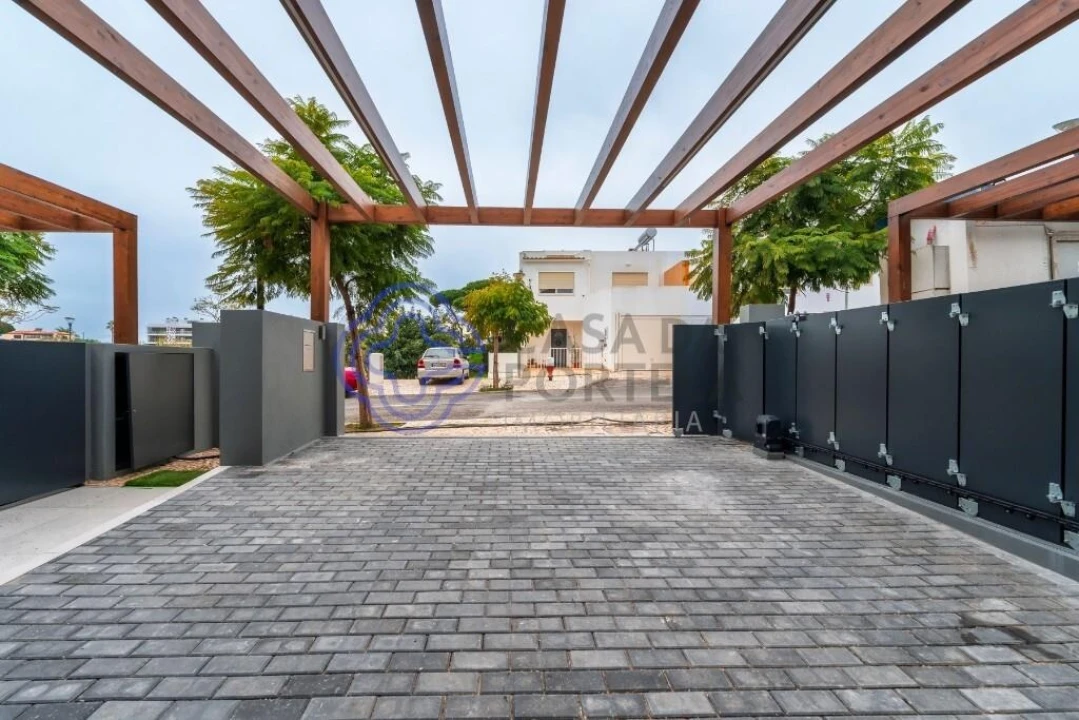 Moradia T4 para Venda em Montenegro Foto 48