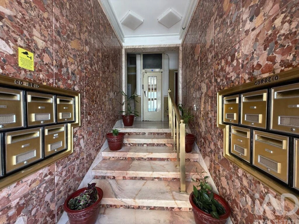 Apartamento T3 para Venda em Alfragide Foto 11