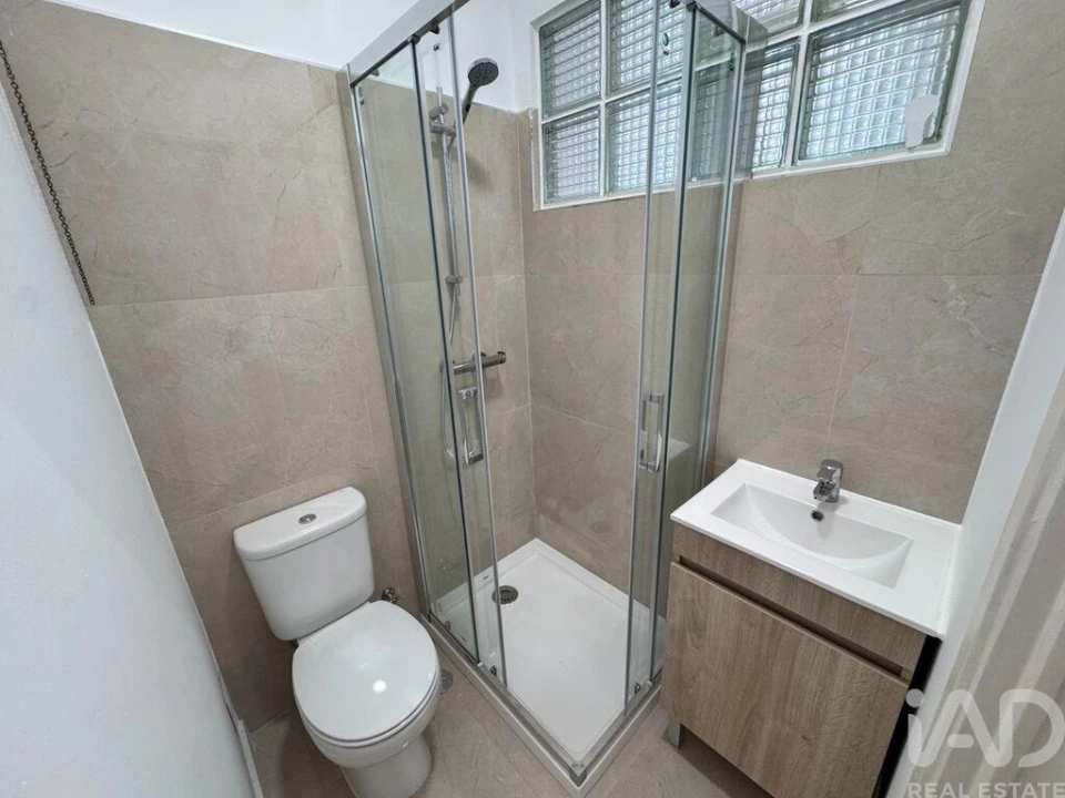 Apartamento T3 para Venda em Alfragide Foto 9