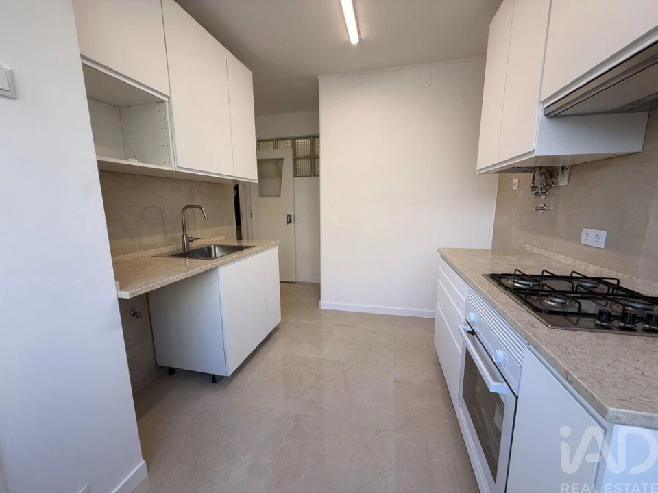 Apartamento T3 para Venda em Alfragide Foto 6