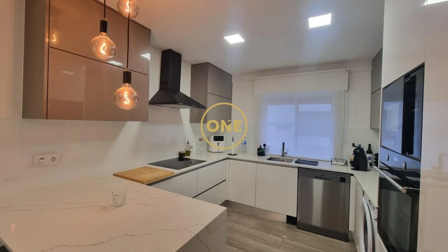 Apartamento T2 para Venda em Algueirão-Mem Martins Foto 2