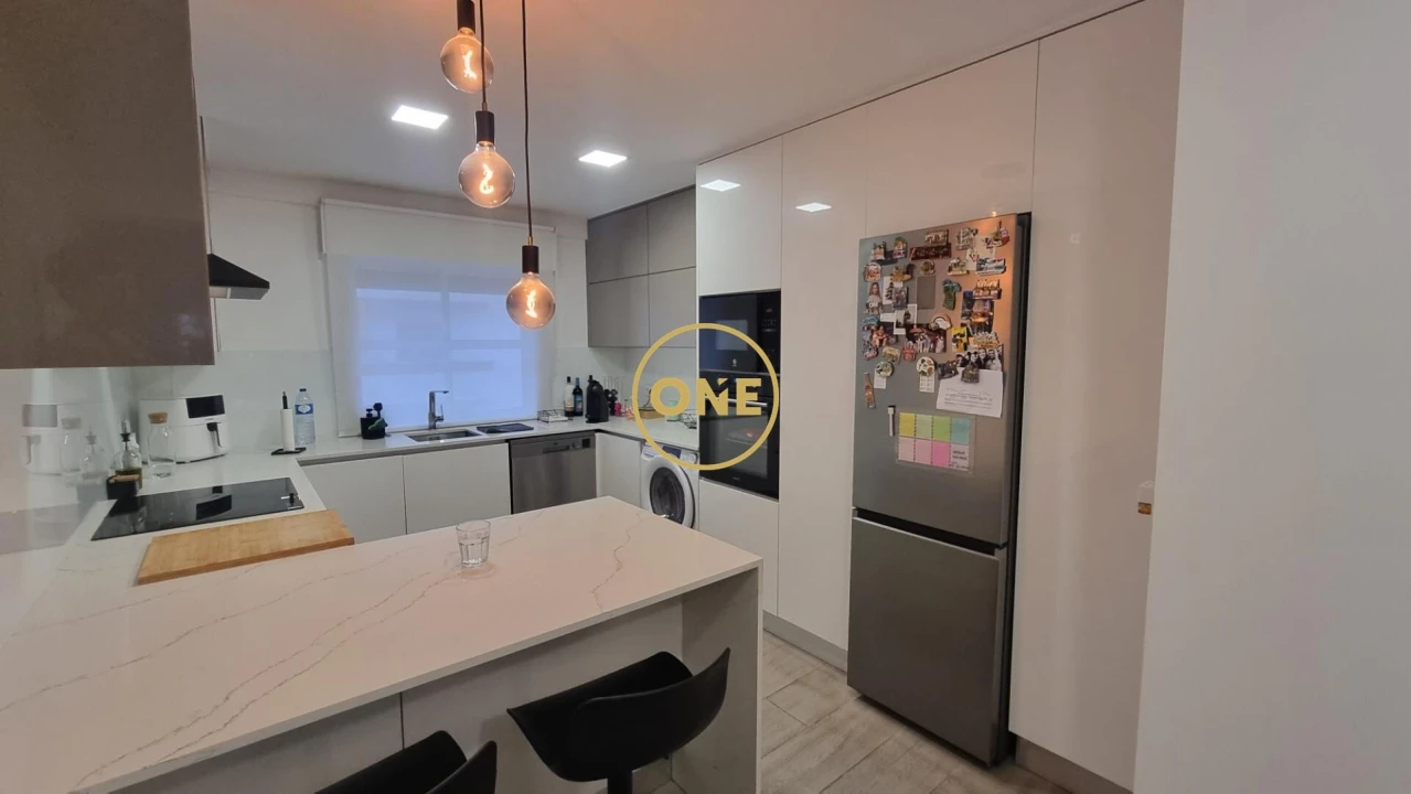 Apartamento T2 para Venda em Algueirão-Mem Martins Foto 1