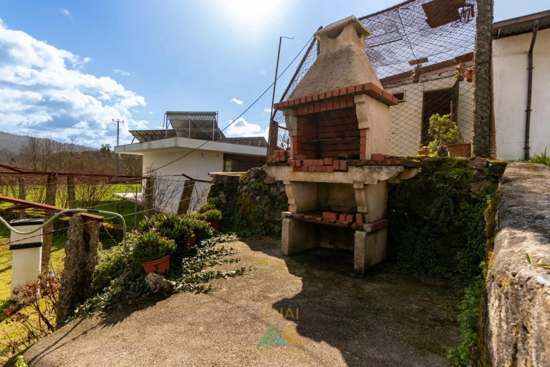 Moradia T3 para Venda em Gondoriz Foto 36